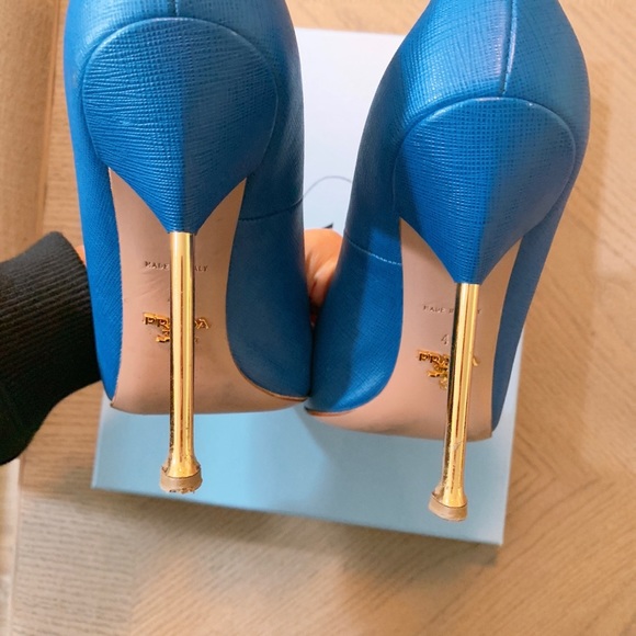 Prada heels - Picture 4 of 5